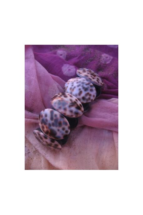 BR313 bracelet coquillage ovale tachete